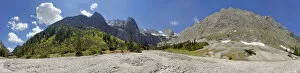 Images Dated 8th June 2013: 360 panorama of the Hollental valley, with Zugspitze and Zugspitze massif, Hammerbach