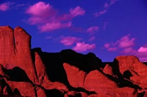 Utah Gallery: 379 acres and has one of the worlds largest concentrations of natural sandstone arches