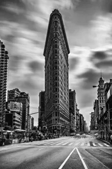 Dramatic Looking Flatiron Building Gallery: 46 Seconds at Rush Hour