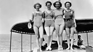 Images Dated 6th December 2018: 540, adults, bathing suits, boat, black & white, boating, blonde, brunette, black and white