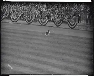 Hank Aaron Prints: Aaron Making the Catch