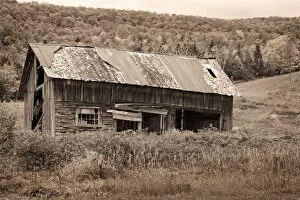 Images Dated 9th October 2016: Abandoned Barn