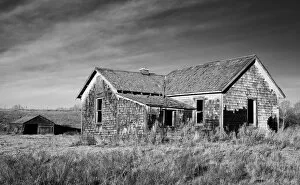 Derelict Buildings Gallery: An abandoned farmhouse in rural Alberta, Canada