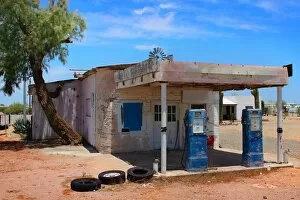 Images Dated 21st February 2016: Abandoned Gas Station in Arizona Desert