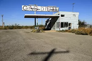 Derelict Buildings Gallery: Abandoned gas station at San Simon, Arizona, USA
