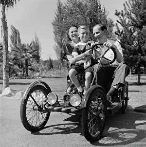 Huty24041 Prints: Abbott And Family