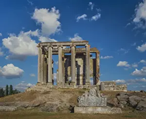 Acroterion with Temple of Zeus in Aizanoi