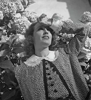 Posed Prints: Actress Jeanette MacDonald