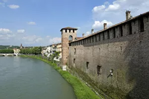 Images Dated 5th June 2014: Adige at Castelvecchio, Verona province, Veneto, Italy