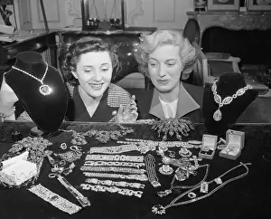 Bracelet Prints: Admiring Jewels