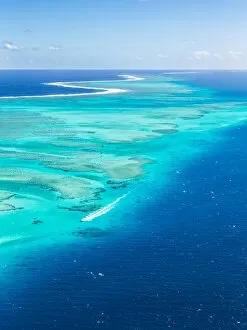 Images Dated 20th November 2017: Aerial of Malolo reef with motorboat passing, Fiji