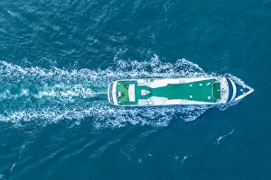 Images Dated 28th January 2018: Aerial view of cruise boat