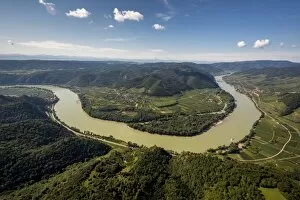 Images Dated 25th August 2014: Aerial view, Danube bend, at Durnstein, Lower Austria, Austria