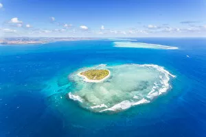 Images Dated 20th November 2017: Aerial view of heart shaped island Tavarua, Fiji