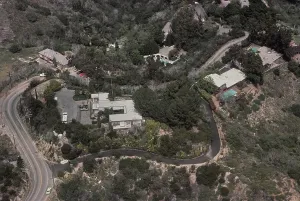 Huty35672 Prints: Aerial View Of Jack Nicholson's Mulholland Drive Property, 1977