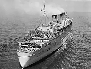 Homecoming Prints: Aerial View of Queen Mary Arriving with Troops