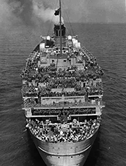 Homecoming Prints: Aerial View of Queen Mary Arriving with Troops