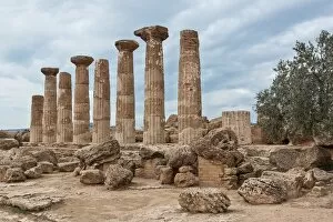 Images Dated 19th November 2011: Agrigento, Valley of Temples