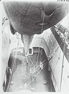 Air Balloon on Ship