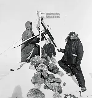 Air Force Expedition Landing on North Pole