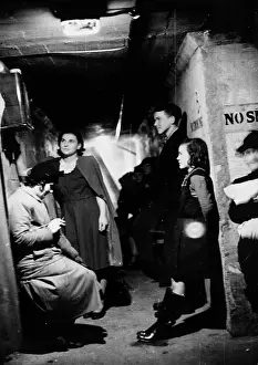World Wa Prints: Air Raid People