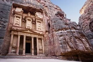 Images Dated 13th December 2015: Al Khazneh (The Treasury), Petra, Jordan
