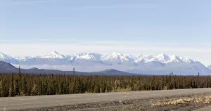 Images Dated 4th September 2010: Alaska Highway, north of Whitehorse, St. Elias Mountains, Kluane National Park and Reserve behind