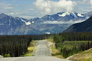 Images Dated 1st February 2010: Alaskan Highway nearing Kluane National Park, Yukon, Canada