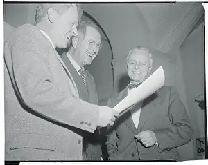 Anderson Prints: Albert Gore Talking With Colleagues
