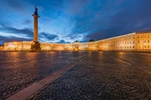 Images Dated 30th October 2015: Alexander Column and the main headquarters in palace square