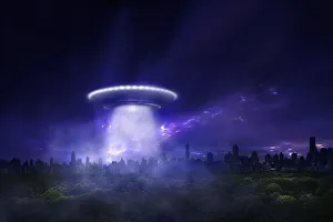 Urban Gallery: Alien spaceship landing in urban park