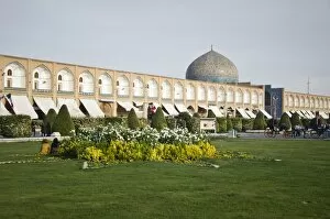 The amazing architecture of Naghsh-e Jahan Square and Lotfollah Mosque in Esfahan, Iran