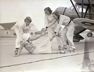 Amelia Earhart and Aviatrices Aid Fallen Skater