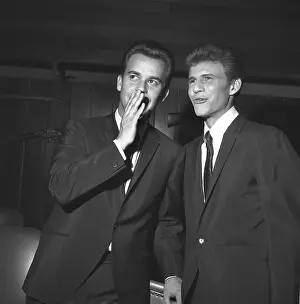 Acr068181 Prints: American Bandstand Host