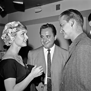 Acr068181 Prints: American Bandstand Host