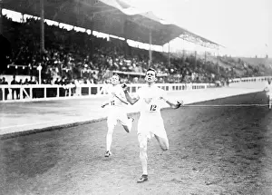 Prints of (Original Caption). Olympic Games, London, England 1908. 400 meters final, Wyndham Halswelle, Britain and Carpenter, U.S.A Capturing Glory: A Journey Through Olympic History: American Olympic Runners