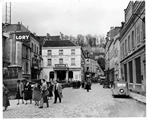 Lac0047 Prints: American Tourists In Chteau-Thierry, France