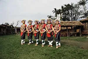 Taiwan Prints: Ami Dancing Girls