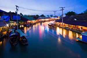 Images Dated 12th June 2010: Amphawa market