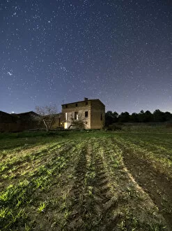 Images Dated 27th March 2015: Ancient farmhouse a night of starry sky