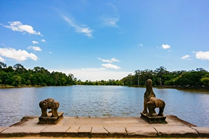Images Dated 10th August 2014: Angkor Wat