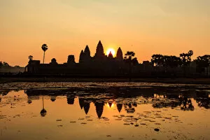 Images Dated 10th February 2014: Angkor Wat during sunrise with reflection