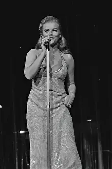 ann-margaret-vegas-41364382.