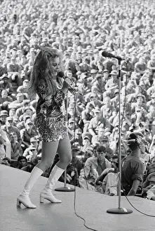 ann-margret-singing-39048597.