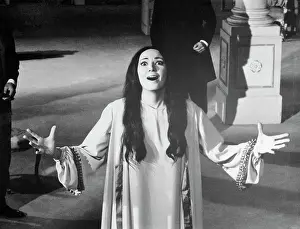 Anna Moffo Singing in La Traviata