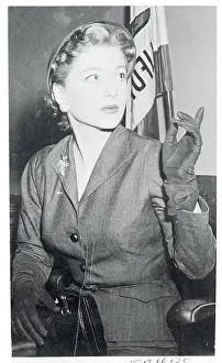 Anne Baxter Gesturing at Divorce Hearing