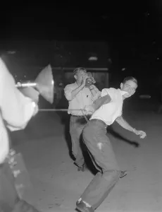 Clinton Prints: Anti-Negro group attacks newsmen
