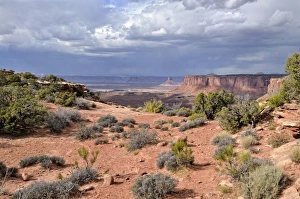 Images Dated 25th October 2011: Approaching thunderstorm clouds on the eastern edge of the Green River Canyon