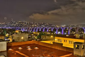 Aqueduct Gallery: The aqueduct of the city of Queretaro, Mexico at night