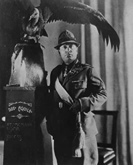 Due Aquile, Benito Mussolini posing beneath an eagle